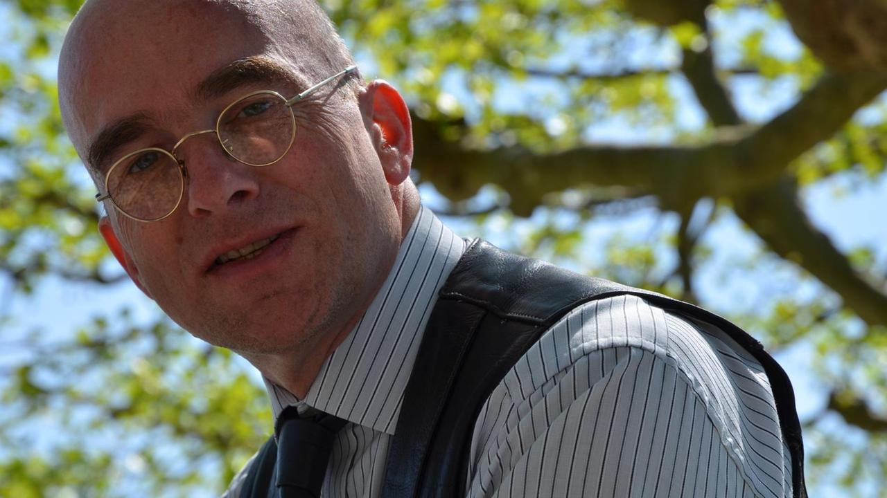 Hubertus Lutterbach ist Professor für Christentums- und Kulturgeschichte an der Universität Duisburg-Essen. Hubertus Lutterbach ist Professor für Christentums- und Kulturgeschichte an der Universität Duisburg-Essen.
