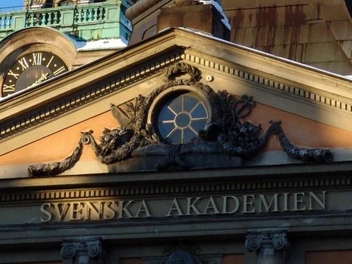 Dachspitze der Schwedischen Akademie in Stockholm.