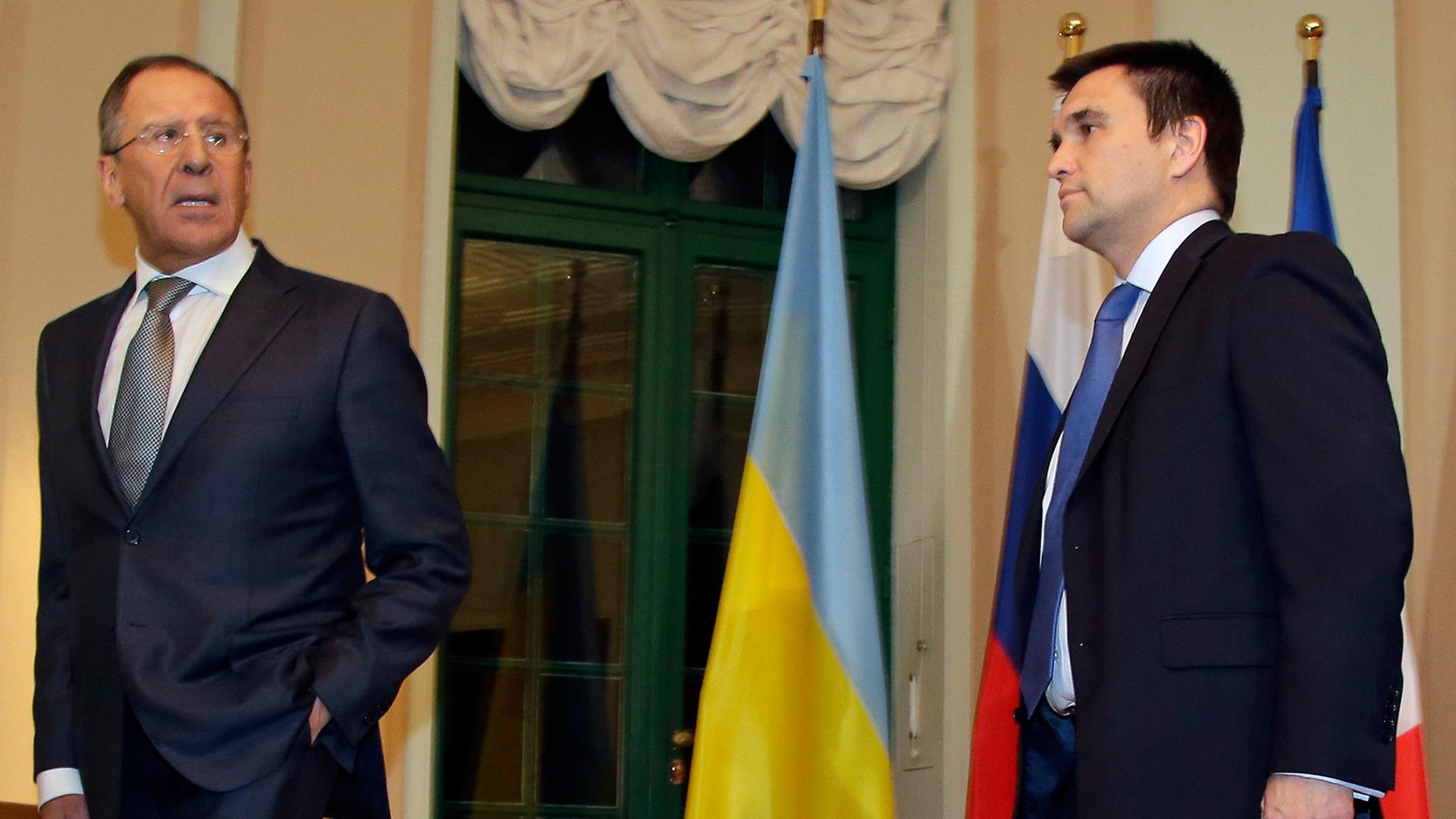 Sergej Lawrow (l.) und Pavlo Klimkin Sergej Lawrow (l.) und Pavlo Klimkin