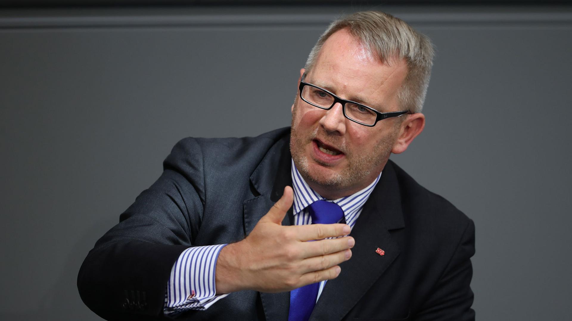 Johannes Kahrs, Chef des konservativen Seeheimer Kreises in der SPD, spricht im Bundestag. Johannes Kahrs, Chef des konservativen Seeheimer Kreises in der SPD, spricht im Bundestag.