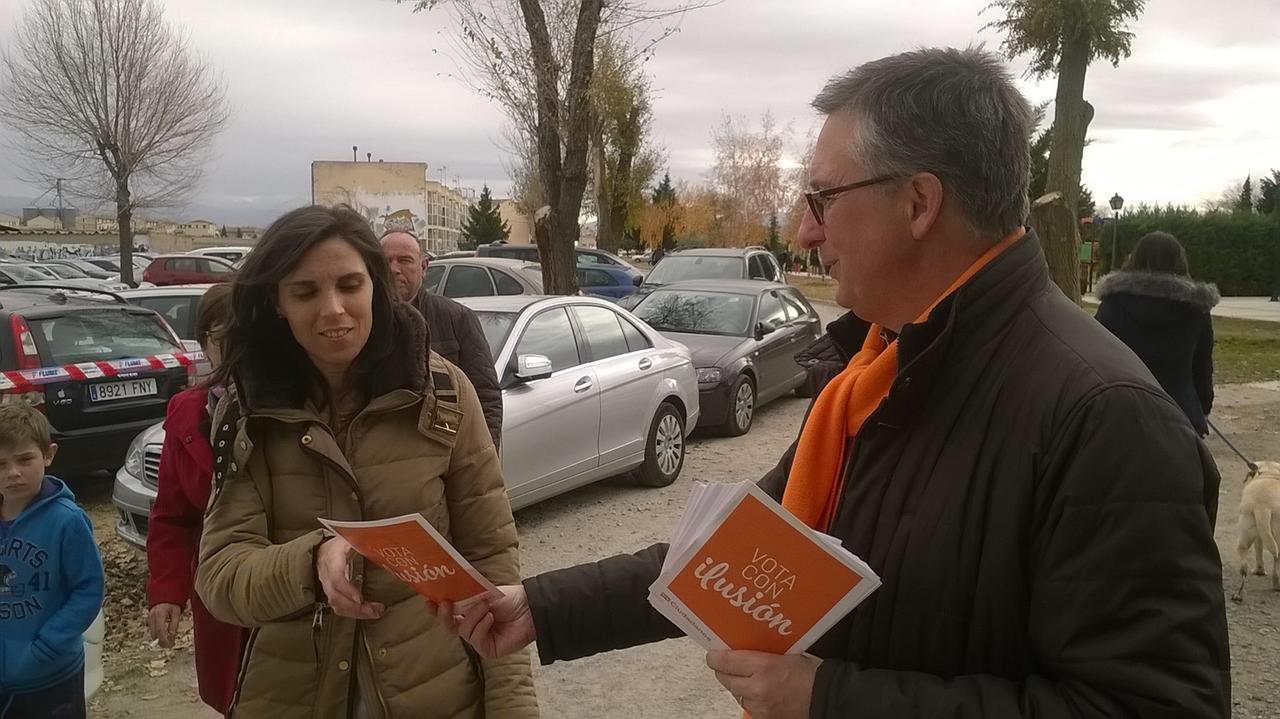 Javier Recio, Spitzenkandidat der neuen Partei "Die Bürger " in der Provinz Segovia im Wahlkampf in Cantimpalos bei einem Crosslauf