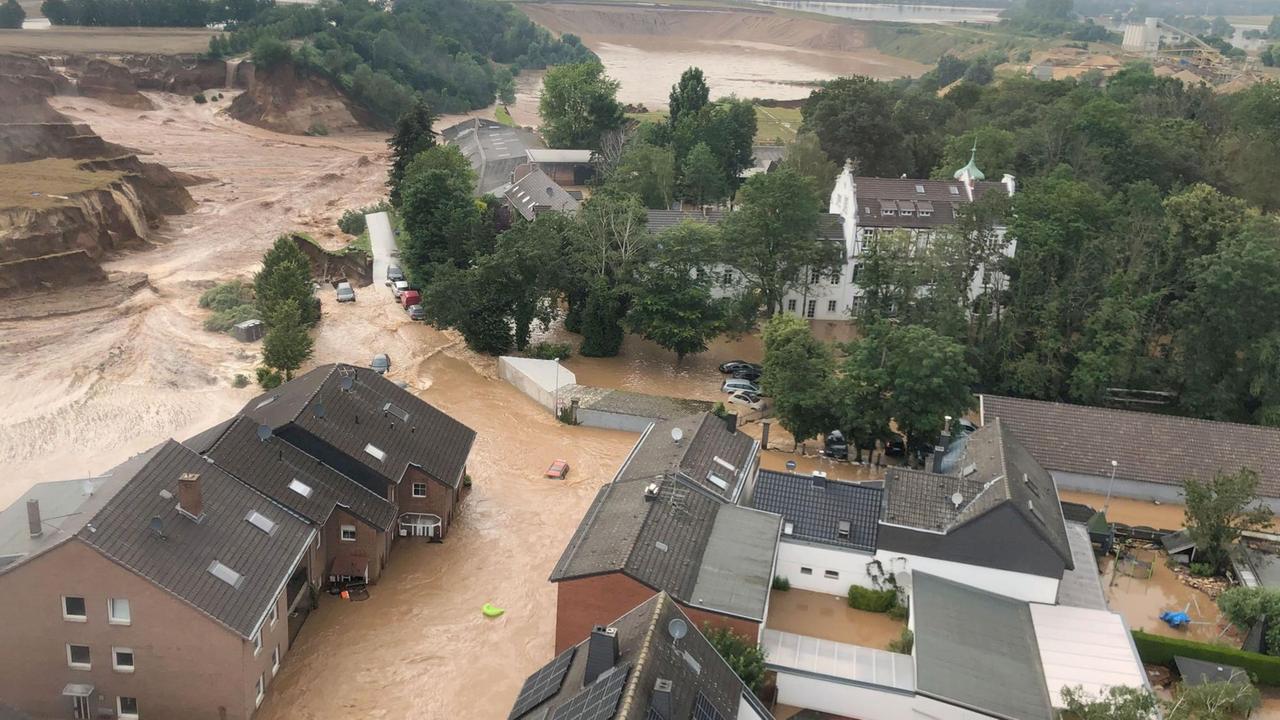 Überschwemmungen in Erftstadt-Blessem.