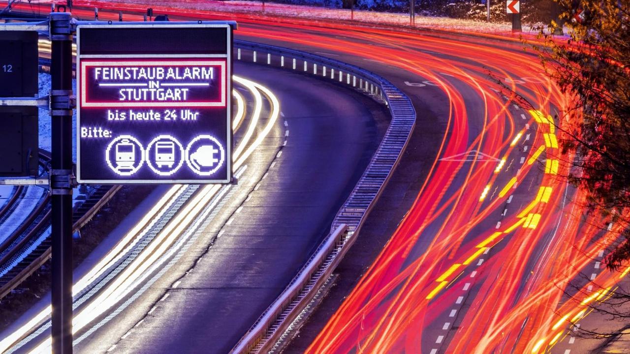 Autofahrer werden am 25.1.2019 in Stuttgart gebeten, das Fahrzeug stehen zu lassen und auf den öffentlichen Personennahverkehr umzusteigen. Autofahrer werden am 25.1.2019 in Stuttgart gebeten, das Fahrzeug stehen zu lassen und auf den öffentlichen Personennahverkehr umzusteigen.