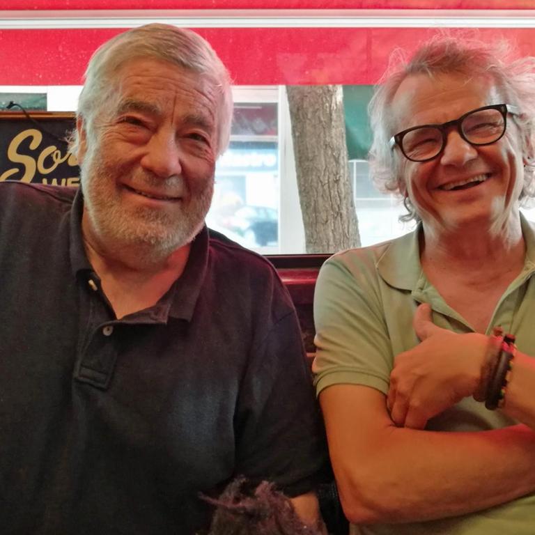 Flamencokritiker Alfredo Grimaldos (l.) und Barbesitzer Juan Sanabria