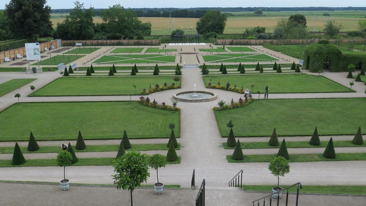 Blick in den Garten hinter dem Kloster Neuzelle