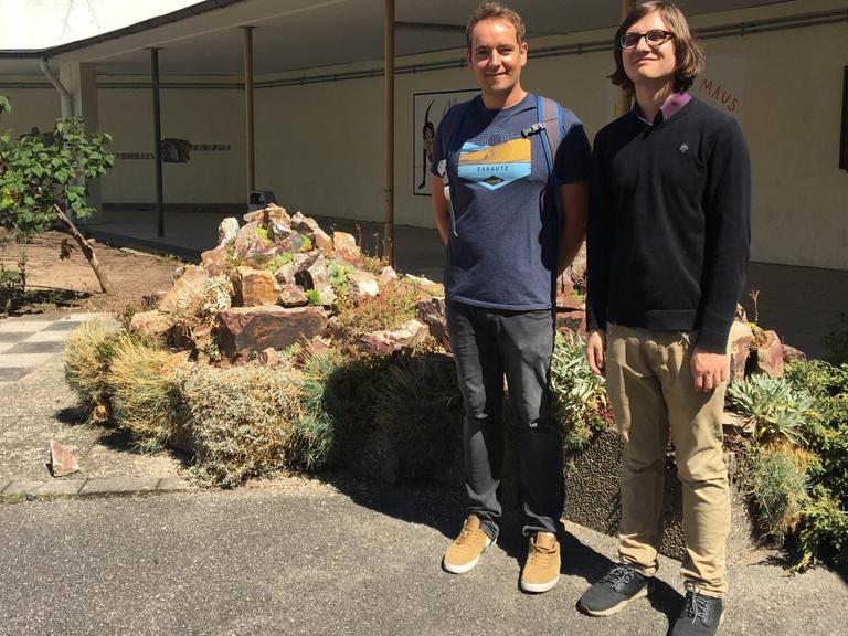 Geografie-Lehrer Christian Wittlich (links) mit AG-Mitglied François Rodewald, Klasse 13.