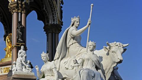 Europa-Skulptur am Albert Memorial, Kensington Gardens, City of Westminster, London, England.