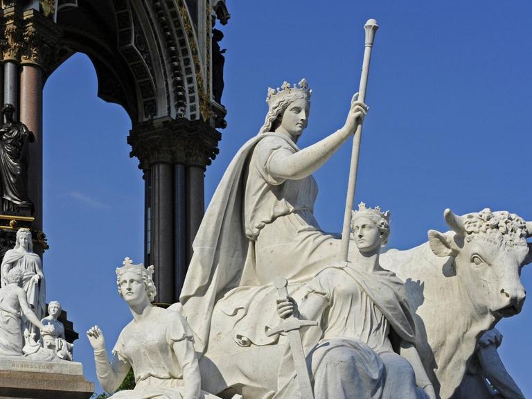 Europa-Skulptur am Albert Memorial, Kensington Gardens, City of Westminster, London, England.