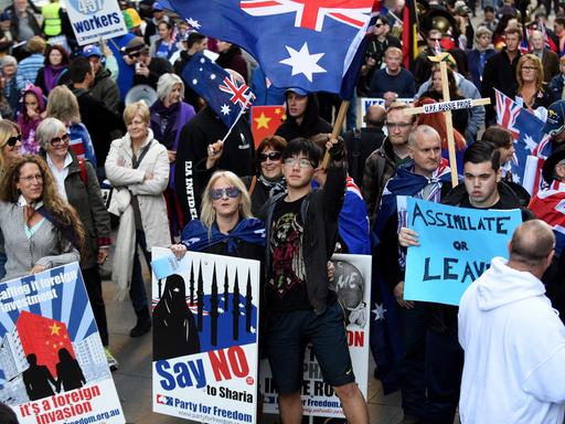 Teilnehmer einer "Reclaim Australia"-Kundgebung in Sydney.
