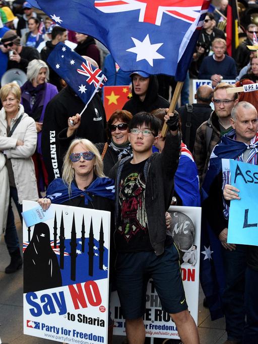 Teilnehmer einer "Reclaim Australia"-Kundgebung in Sydney.