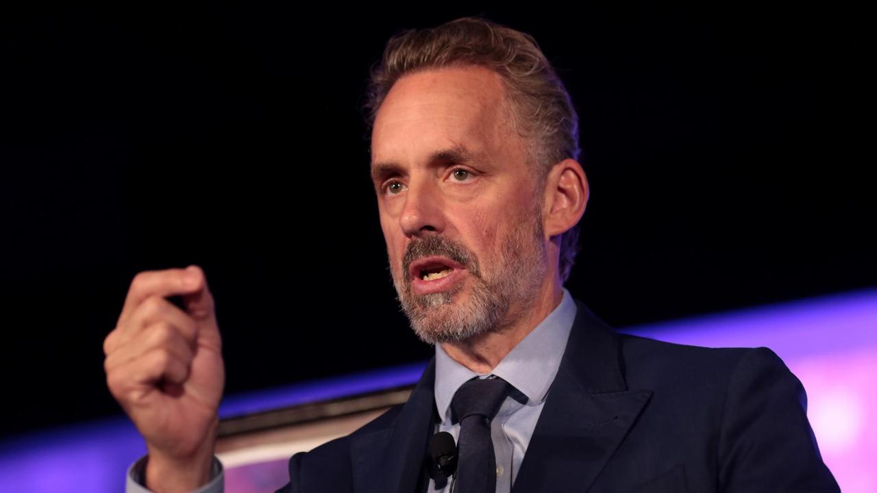 Jordan Peterson im Juni 2018 auf dem "Young Woman's Leadership Summit", einem Kongress für junge, konservative Frauen in Dallas, Texas Jordan Peterson im Juni 2018 auf dem "Young Woman's Leadership Summit", einem Kongress für junge, konservative Frauen in Dallas, Texas