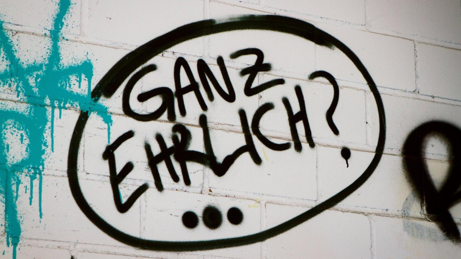 Ein gesprayter Schriftzug auf einer Wand: "Mal ehrlich" Ein gesprayter Schriftzug auf einer Wand: "Mal ehrlich"