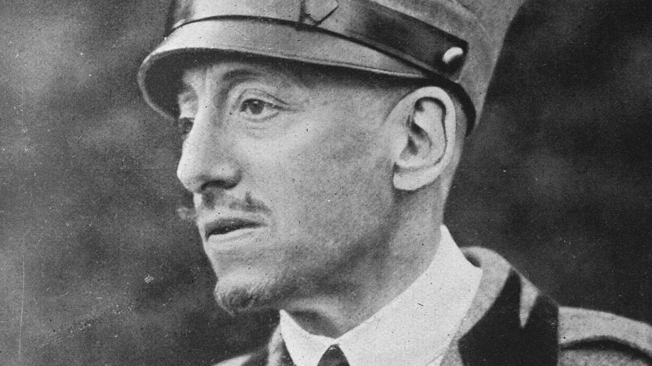 Ein historisches Porträt des italienischen Schriftstellers und Politikers Gabriele d'Annunzio (1863-1938). Ein historisches Porträt des italienischen Schriftstellers und Politikers Gabriele d'Annunzio (1863-1938).