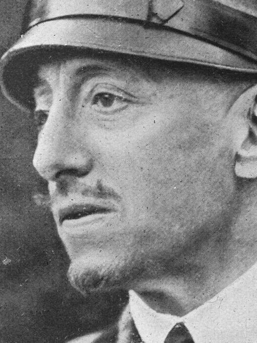 Ein historisches Porträt des italienischen Schriftstellers und Politikers Gabriele d'Annunzio (1863-1938).