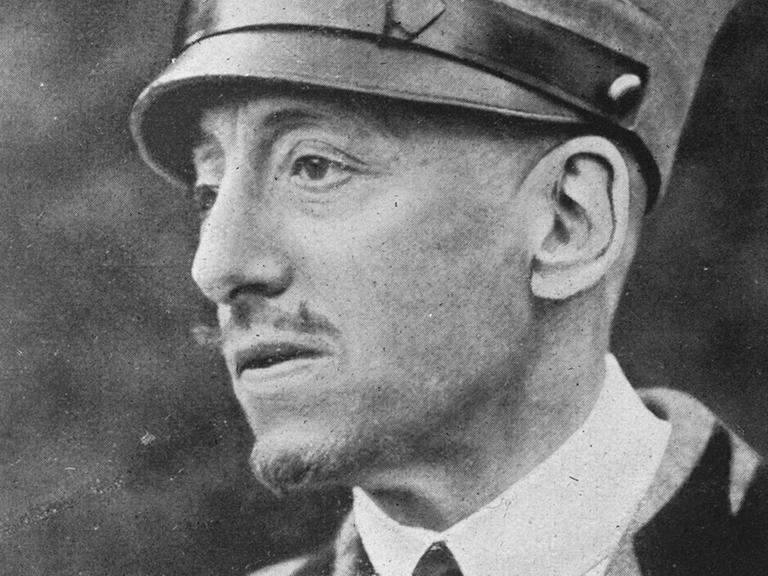 Ein historisches Porträt des italienischen Schriftstellers und Politikers Gabriele d'Annunzio (1863-1938).