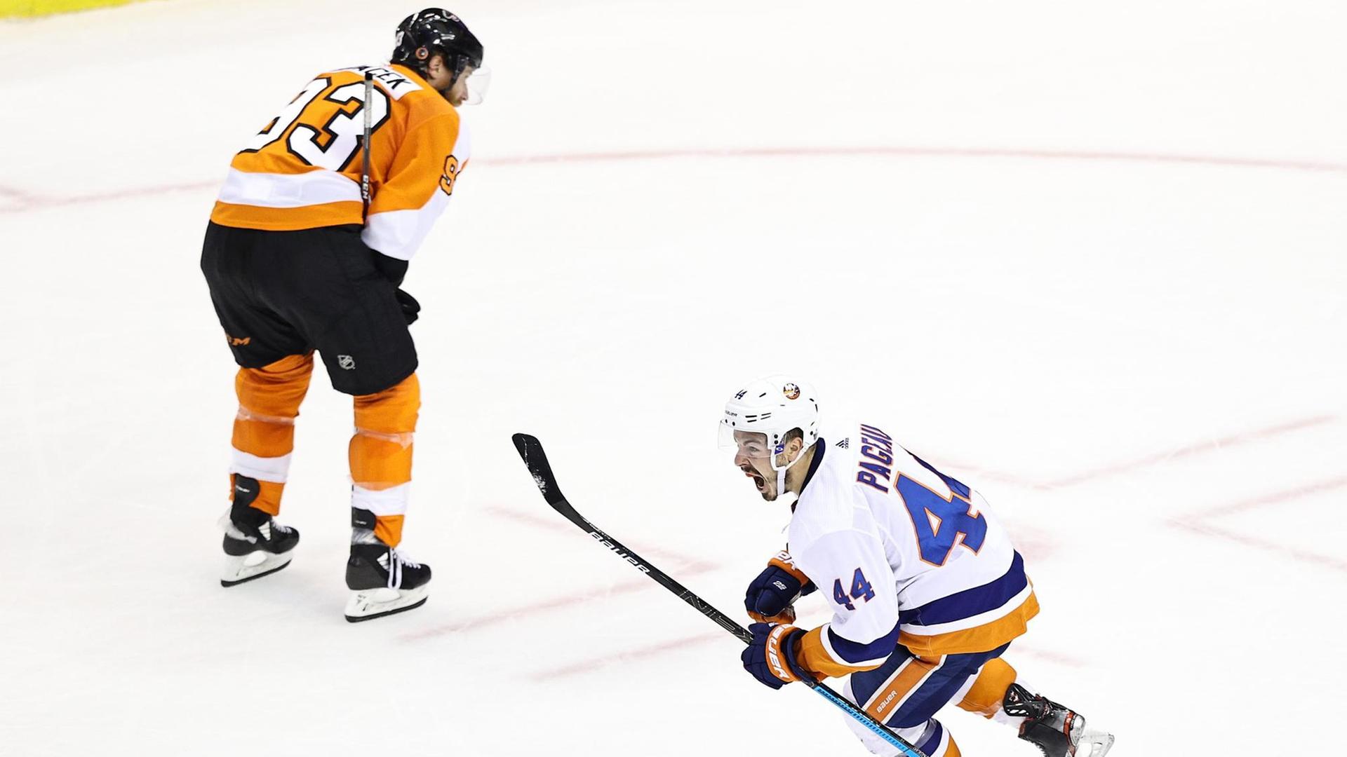 Eishockeyspieler Jean-Gabriel Pageau (Nr. 44) von den New York Islanders feiert seinen Treffer Eishockeyspieler Jean-Gabriel Pageau (Nr. 44) von den New York Islanders feiert seinen Treffer
