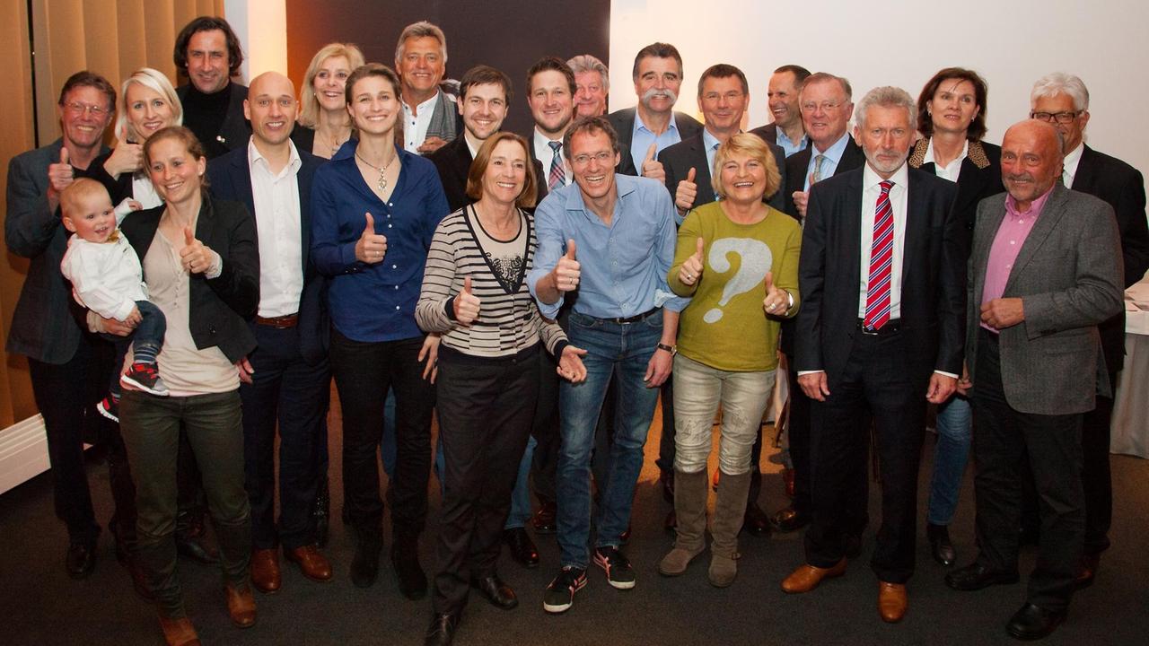 Gruppenfoto prominenter Sportler, die sich für den Verein Sportler für Organspende engagieren. Gruppenfoto prominenter Sportler, die sich für den Verein Sportler für Organspende engagieren.