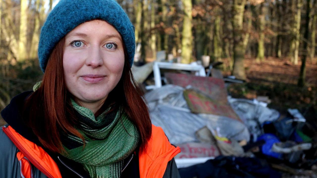 Porträt der Klima-Aktivistin und Grünen-Politikerin Kathrin Henneberger im Hambacher Forst.