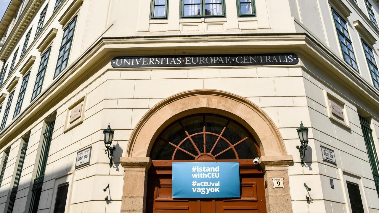 23.04.2018, Ungarn, Budapest: Die Central European University (CEU). Sie wurde vom US-Milliardär George Soros gegründet 23.04.2018, Ungarn, Budapest: Die Central European University (CEU). Sie wurde vom US-Milliardär George Soros gegründet