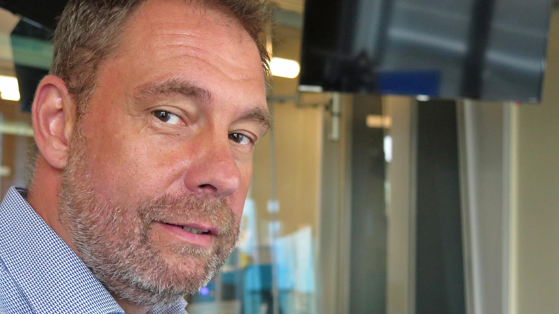 Peter Huth, Chefredakteur der "Welt am Sonntag", zu Gast im Studio von Deutschlandfunk Kultur. Peter Huth, Chefredakteur der "Welt am Sonntag", zu Gast im Studio von Deutschlandfunk Kultur.