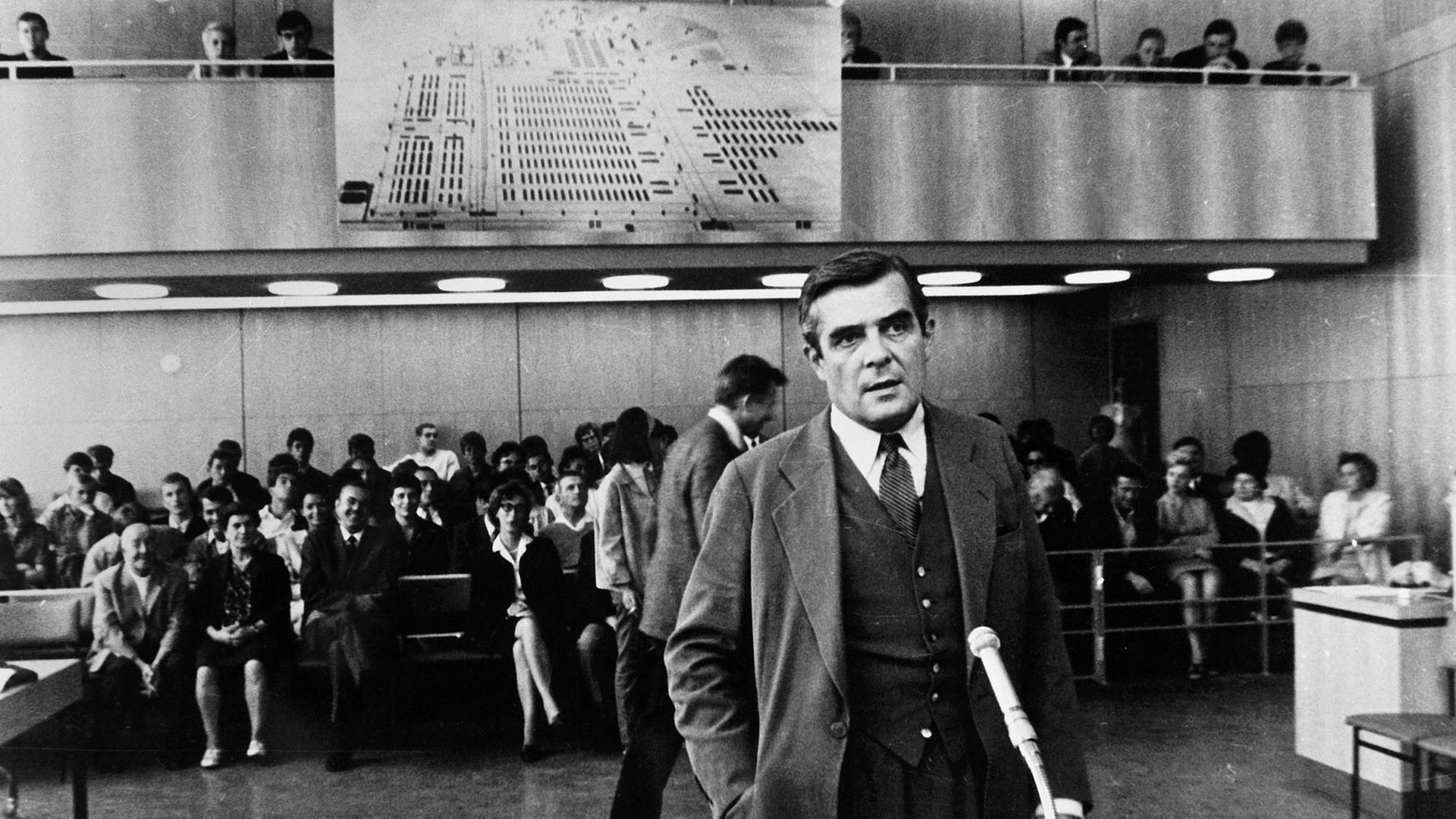 Szenenfoto aus dem WDR-Film "Mord in Frankfurt" von 1968 Szenenfoto aus dem WDR-Film "Mord in Frankfurt" von 1968