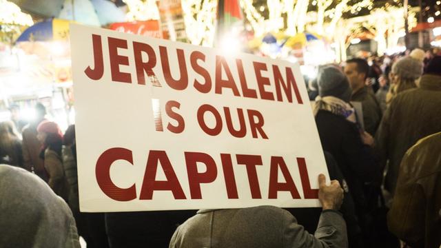 Palästinenser demonstrieren am 08.12.2017 in New York (USA) gegen die Anerkennung Jerusalems als Hauptstadt Israels durch die USA.