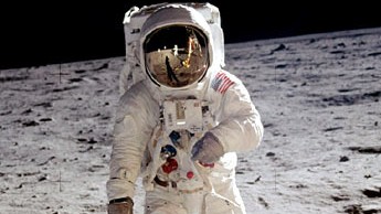 Astronauten auf dem Mond sähen heute Nacht eine partielle Sonnenfinsternis. Astronauten auf dem Mond sähen heute Nacht eine partielle Sonnenfinsternis.