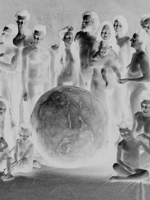 Negativ-Print des Fotografen Jean-Luc Dubin, zu sehen in der Ausstellung "Rassismus. Die Erfindung der Menschenrassen" im Deutschen Hygienemuseum in Dresden, 19.5.2018 bis 6.1. 2019.