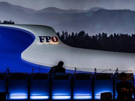 Beim Landesparteitag der FPÖ im April 2019 sitzt der inzwischen zurückgetretene Parteichef Heinz-Christian Strache allein auf dem Podium.