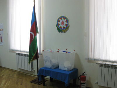Wahlurne in Baku, Aserbaidschan