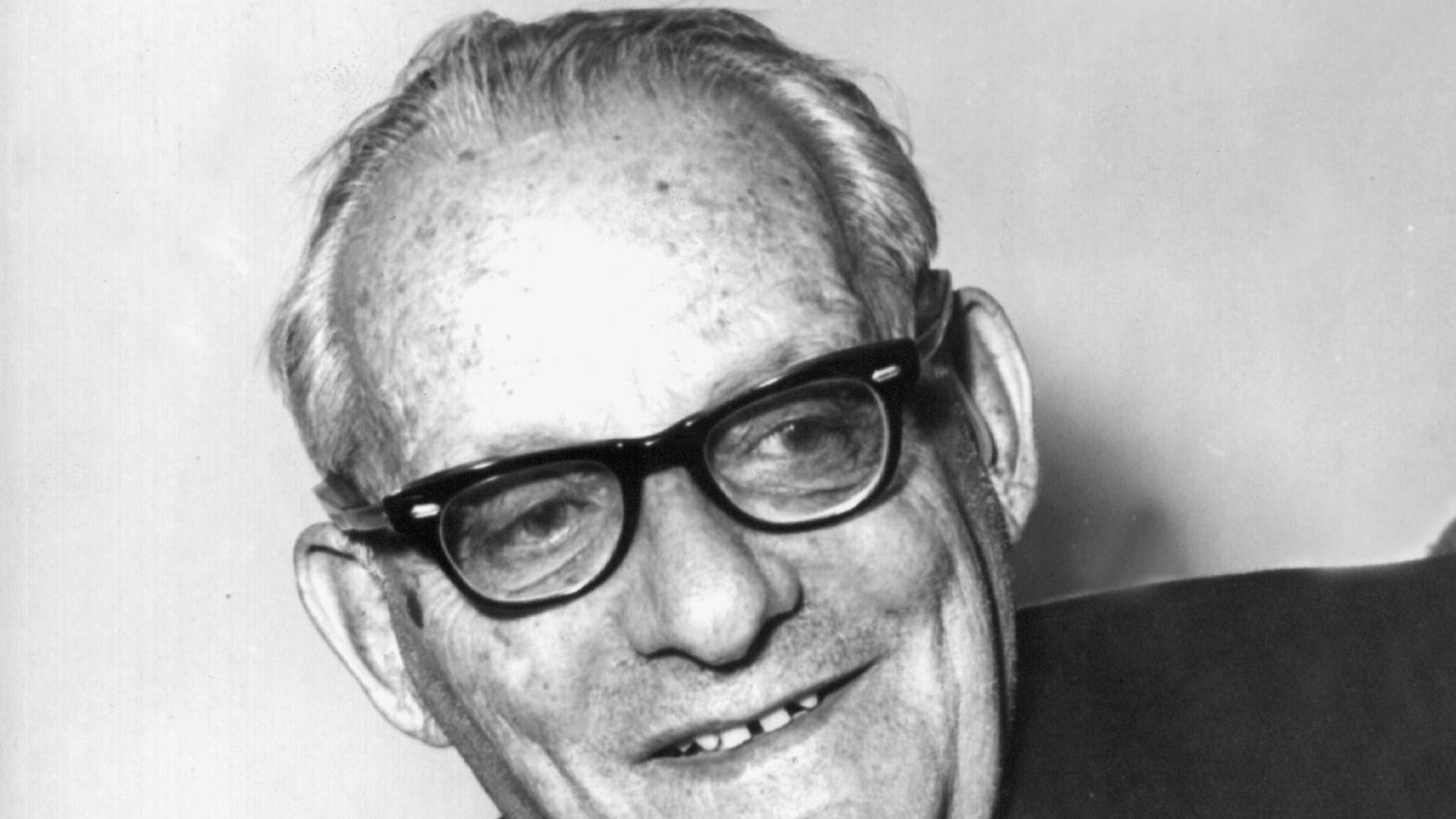 Der Schriftsteller Max Brod am 27. Juni 1964 in Prag. Der Schriftsteller Max Brod am 27. Juni 1964 in Prag.