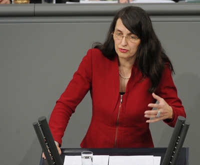 Die SPD-Bundestagsabgeordnete Kirsten Lühmann hält im Bundestag eine Rede.