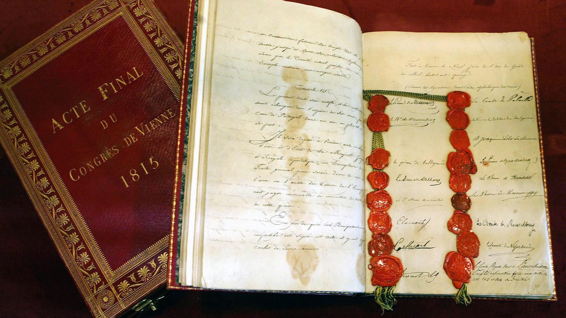 Ein Exemplar der Schlussakte des Wiener Kongress aus dem Jahr 1815 im Haus-, Hof und Staatsarchiv in Wien Ein Exemplar der Schlussakte des Wiener Kongress aus dem Jahr 1815 im Haus-, Hof und Staatsarchiv in Wien