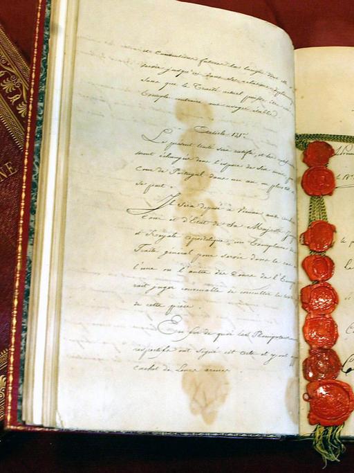 Ein Exemplar der Schlussakte des Wiener Kongress aus dem Jahr 1815 im Haus-, Hof und Staatsarchiv in Wien