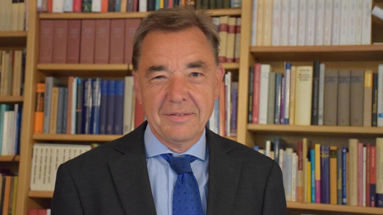 Thomas Söding, katholischer Theologe und Professor für Neutestamentliche Exegese an der Ruhr-Universität Bochum. Thomas Söding, katholischer Theologe und Professor für Neutestamentliche Exegese an der Ruhr-Universität Bochum.