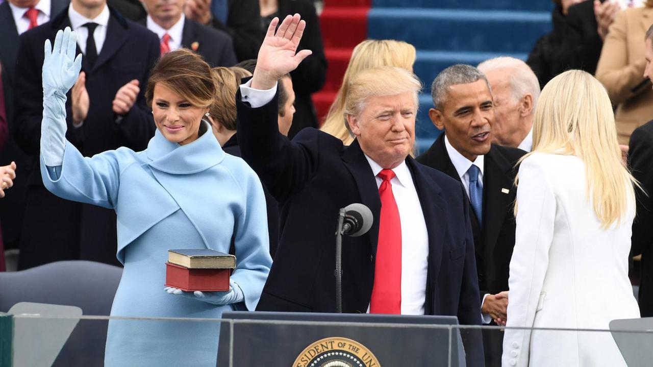 Donald Trump nach seiner Vereidigung als neuer US-Präsident (20.1.17) mit seiner Frau Melania vor dem Kapitol in Washington. 