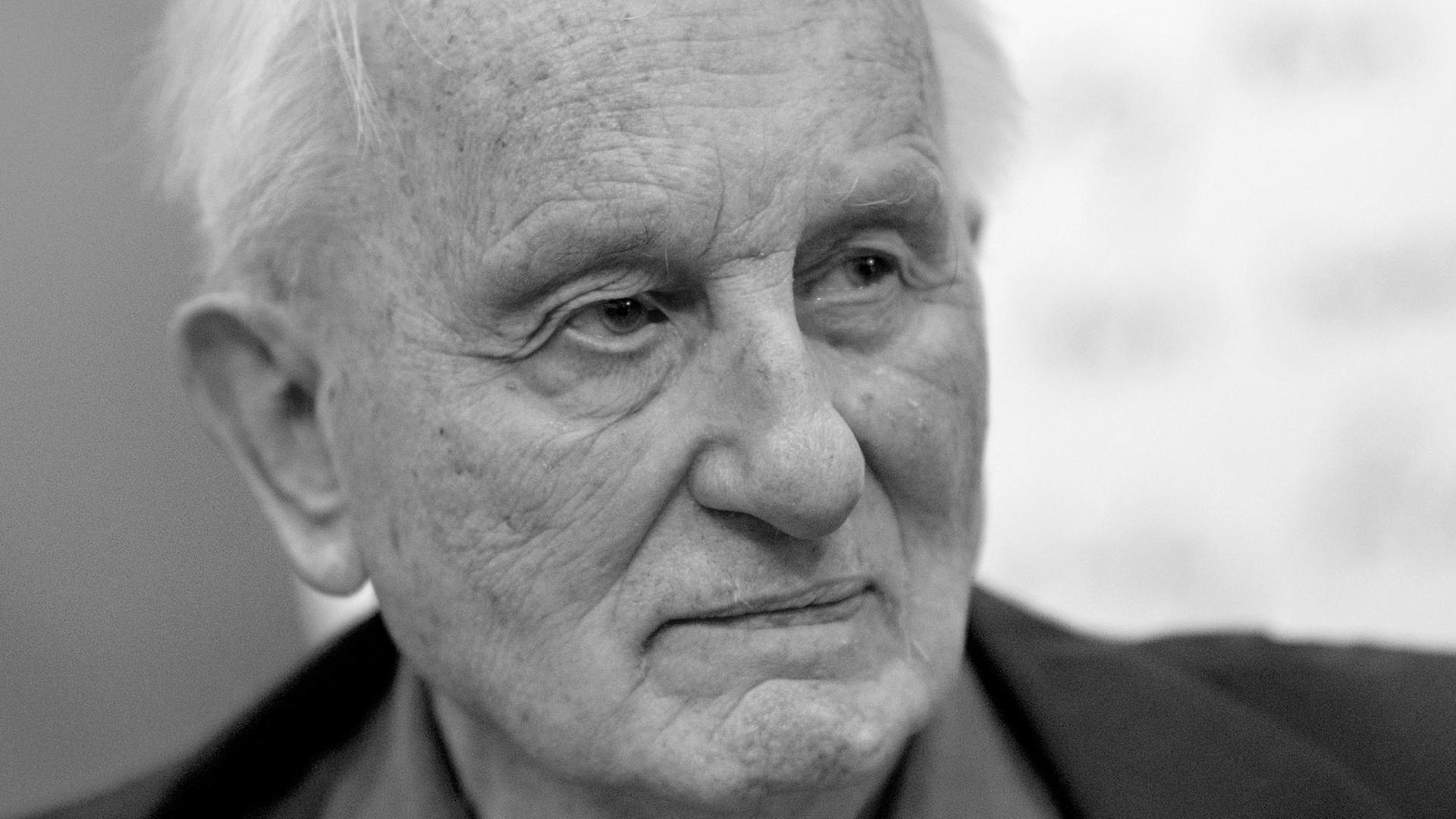 Der deutsche Dramatiker Rolf Hochhuth, aufgenommen am 17.03.2016 auf der Buchmesse in Leipzig (Sachsen) Der deutsche Dramatiker Rolf Hochhuth, aufgenommen am 17.03.2016 auf der Buchmesse in Leipzig (Sachsen)