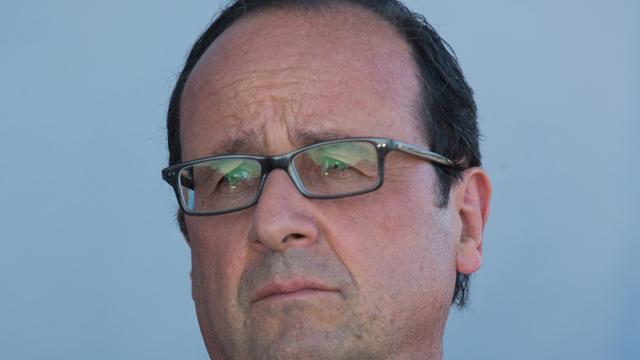 Frankreichs Präsident Francois Hollande ist zu Militärschlägen zur Bekämpfung der Terrormiliz "Islamischer Staat" im Irak bereit.