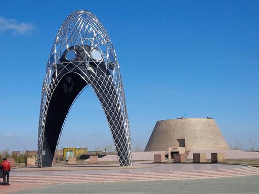 Die Gedenkstätte "Alzhir" in der kasachischen Steppe