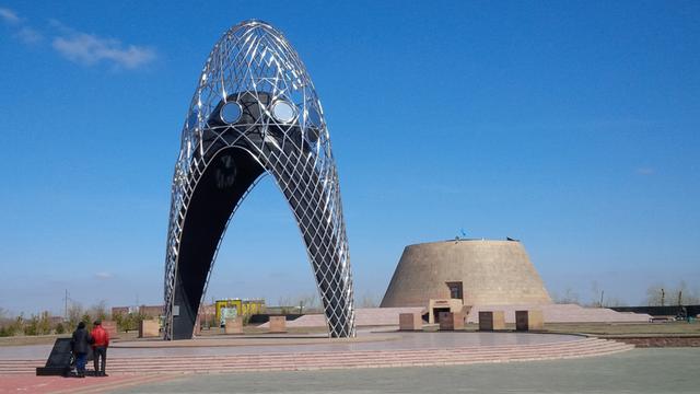 Die Gedenkstätte "Alzhir" in der kasachischen Steppe.