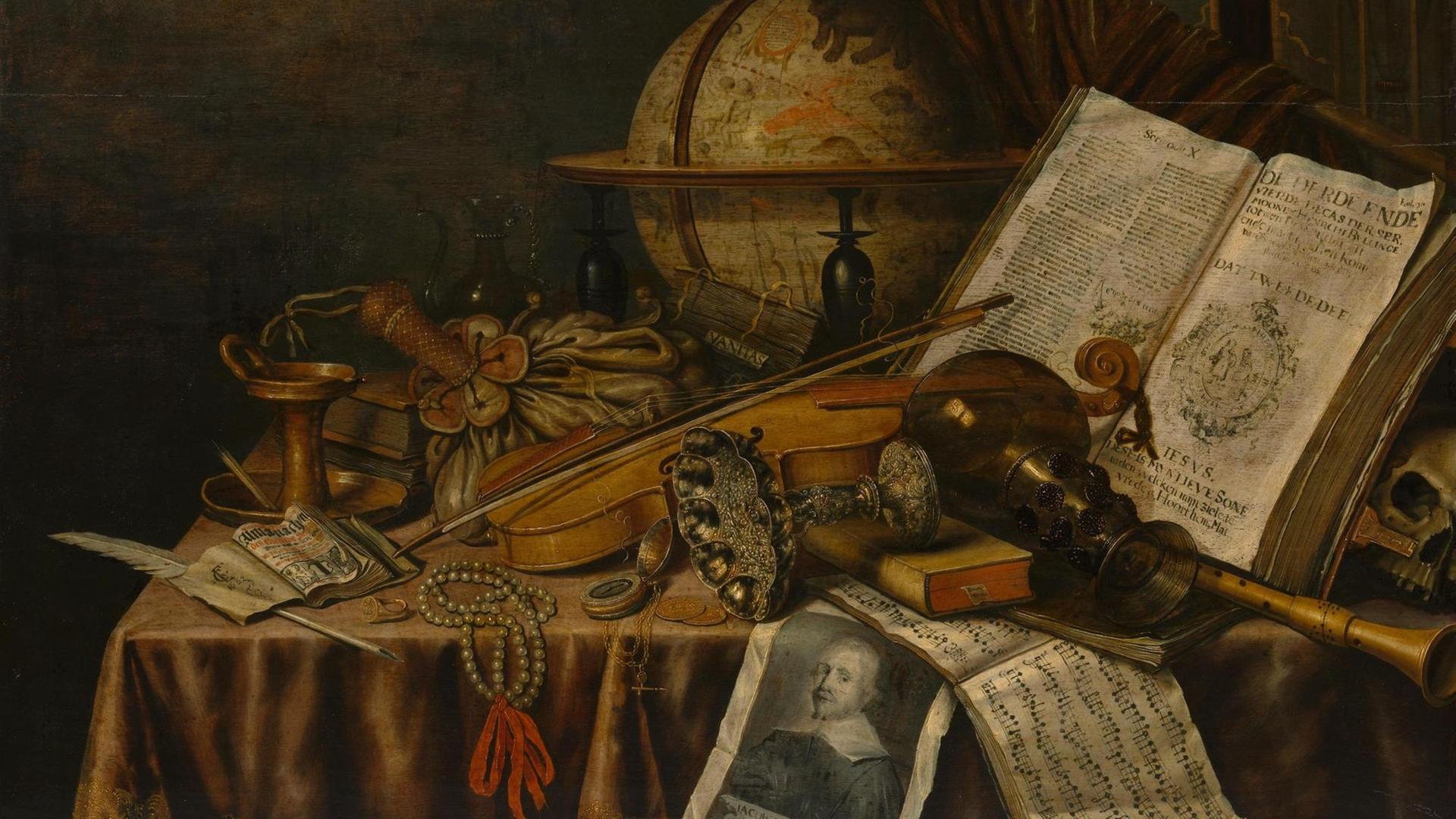 Das Stilleben von Edwaert Collier zeigt Vanitas-Motive wie ein Buch, einen Globus, Noten und eine Geige, einen leeren Kelch, Schmuck und eine Schreibfeder. Das Stilleben von Edwaert Collier zeigt Vanitas-Motive wie ein Buch, einen Globus, Noten und eine Geige, einen leeren Kelch, Schmuck und eine Schreibfeder.