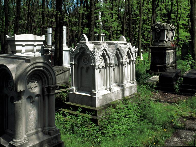 Grabstätten auf dem jüdischen Friedhof in Warschau. (Undatierte Aufnahme).