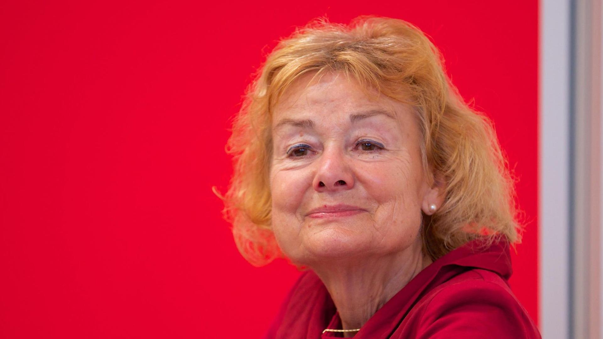 Ursula Engelen-Kefer, deutsche Funtionaerin, von 1990 bis 2006 stellvertretende Vorsitzende des Deutschen Gewerkschaftsbunds. Ursula Engelen-Kefer, deutsche Funtionaerin, von 1990 bis 2006 stellvertretende Vorsitzende des Deutschen Gewerkschaftsbunds.