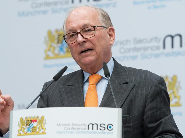 Wolfgang Ischinger, Vorsitzender der Münchner Sicherheitskonferenz, am Rednerpult