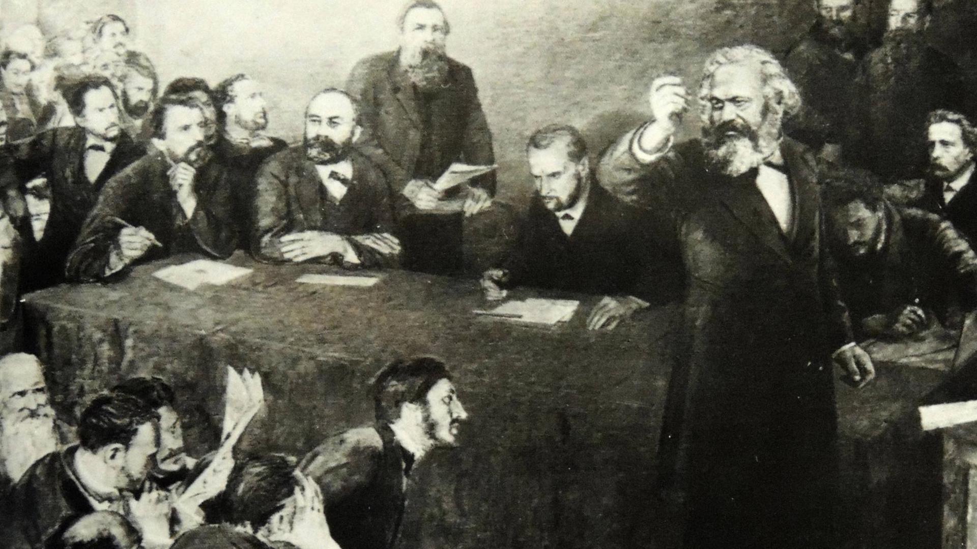 Zeichnung von Karl Marx, wie er vor einer Gruppe Männer redet, die sich Notizen machen.