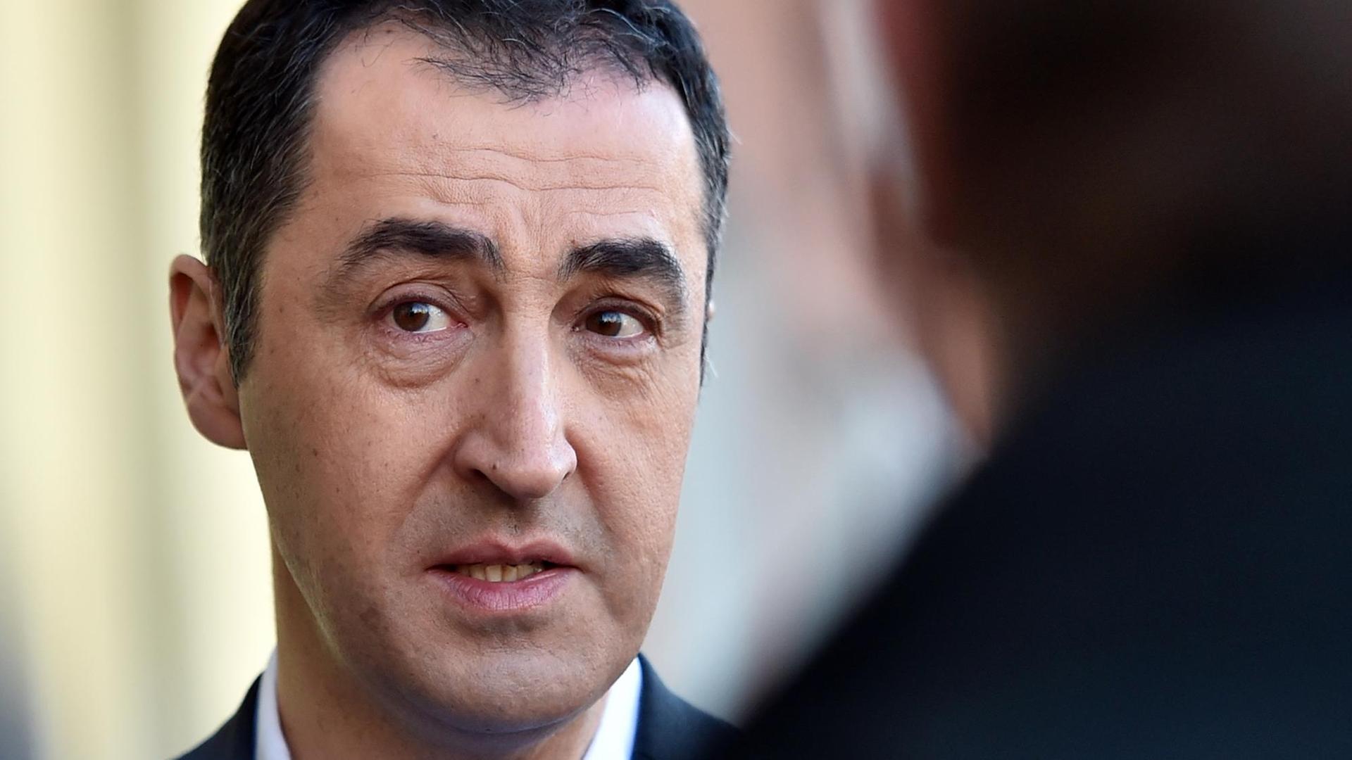 Cem Özdemir, Bundesvorsitzender von Bündnis 90/Die Grünen kommt am 27.03.2017 in Berlin zur Sitzung des Bündnis 90/Die Grünen-Bundesvorstands in die Parteizentrale. Cem Özdemir, Bundesvorsitzender von Bündnis 90/Die Grünen kommt am 27.03.2017 in Berlin zur Sitzung des Bündnis 90/Die Grünen-Bundesvorstands in die Parteizentrale.