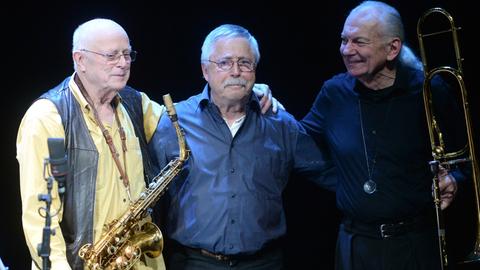 Luten Petrowsky, Wolf Biermann und Conny Bauer (v.l.) am 08.11.2014 im Berliner Ensemble