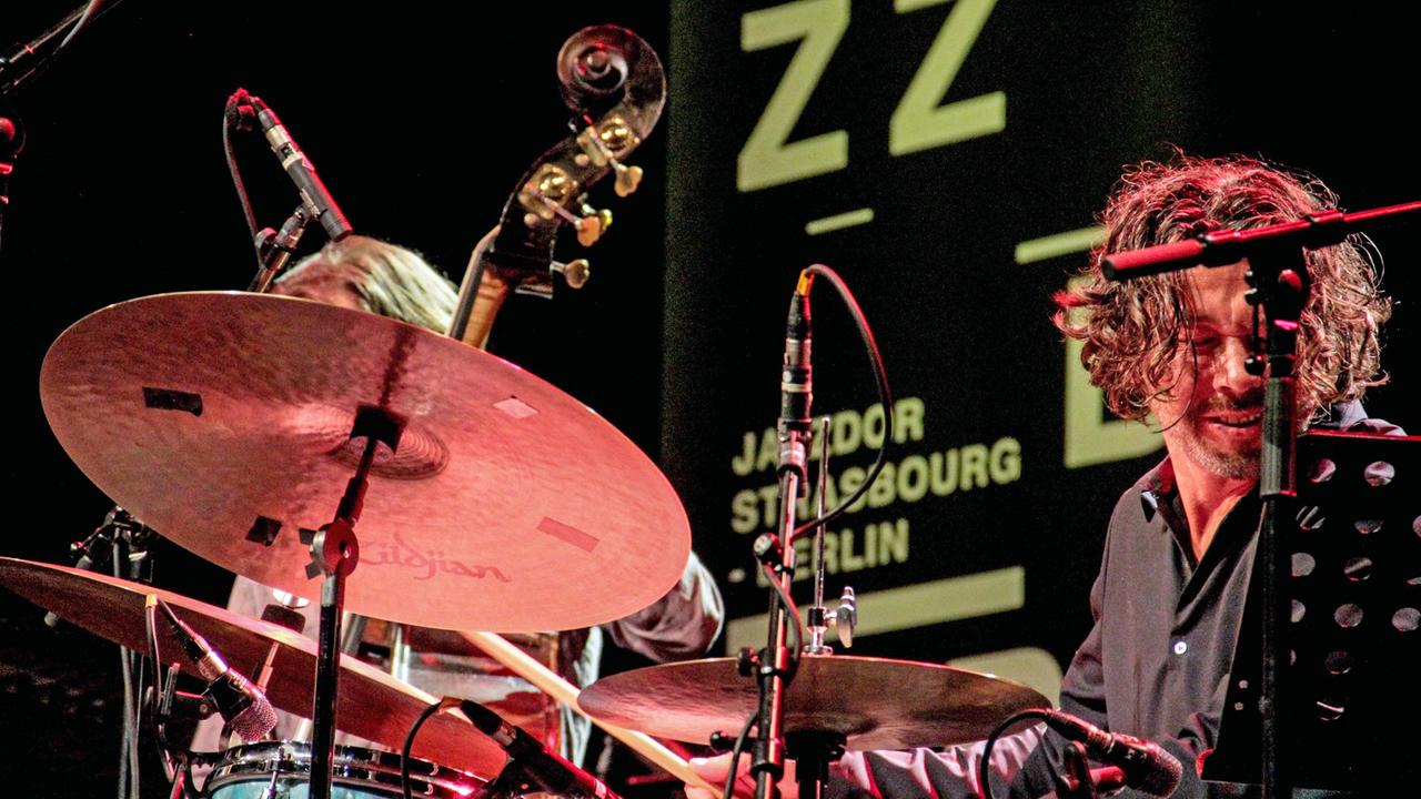 Der Schlagzeuger Dejan Terzic bei Jazzdor in Berlin Der Schlagzeuger Dejan Terzic bei Jazzdor in Berlin