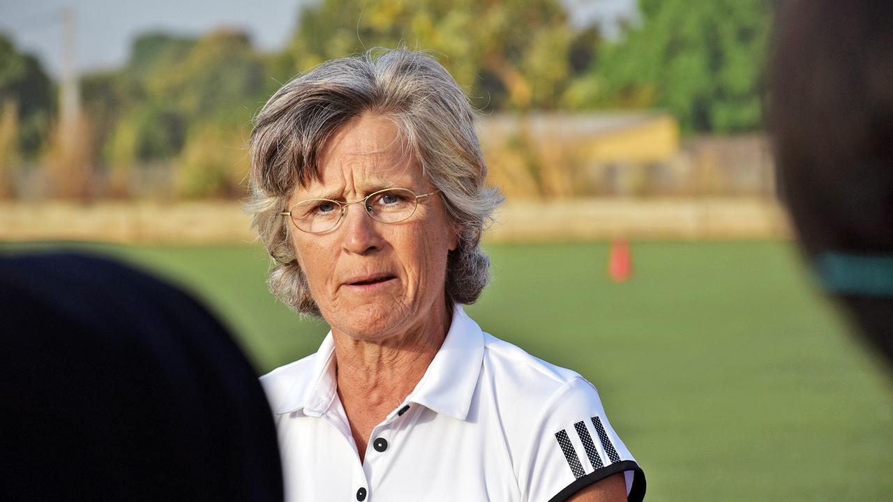 Monika Staab spricht vor den Teilnehmerinnen des Coaching-Kurses Monika Staab spricht vor den Teilnehmerinnen des Coaching-Kurses