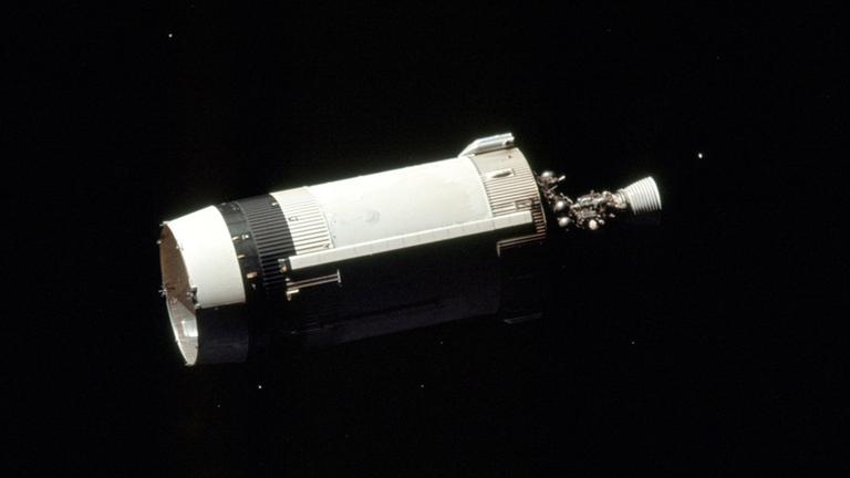 J002E3 ist eine Raketenstufe, ganz ähnlich dieser der Mission Apollo 17